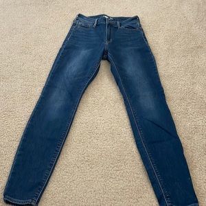 Old Navy Rockstar super skinny high rise built in warm jeans